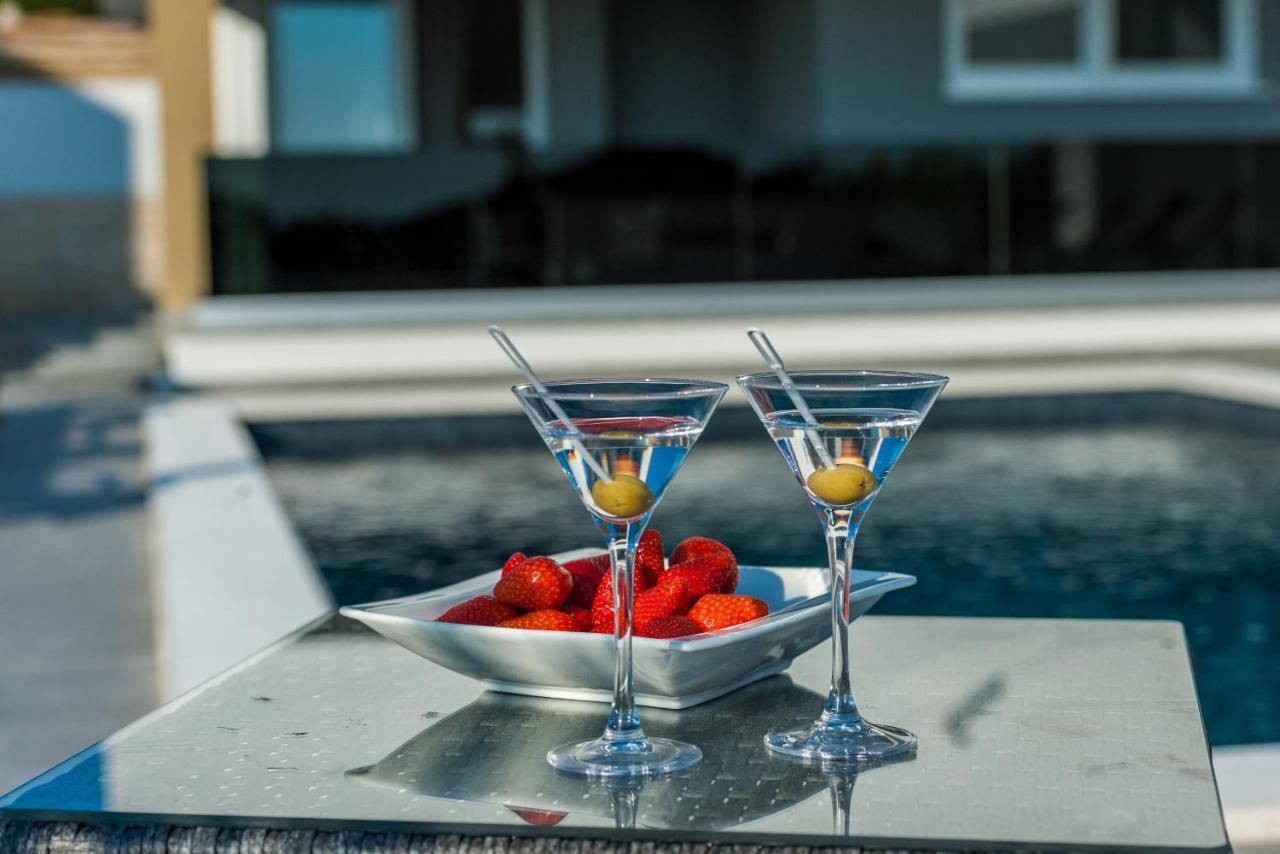 Villa Magnifica Apartments With Pool Novalja Exteriér fotografie