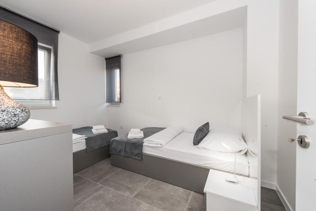 Villa Magnifica Apartments With Pool Novalja Exteriér fotografie