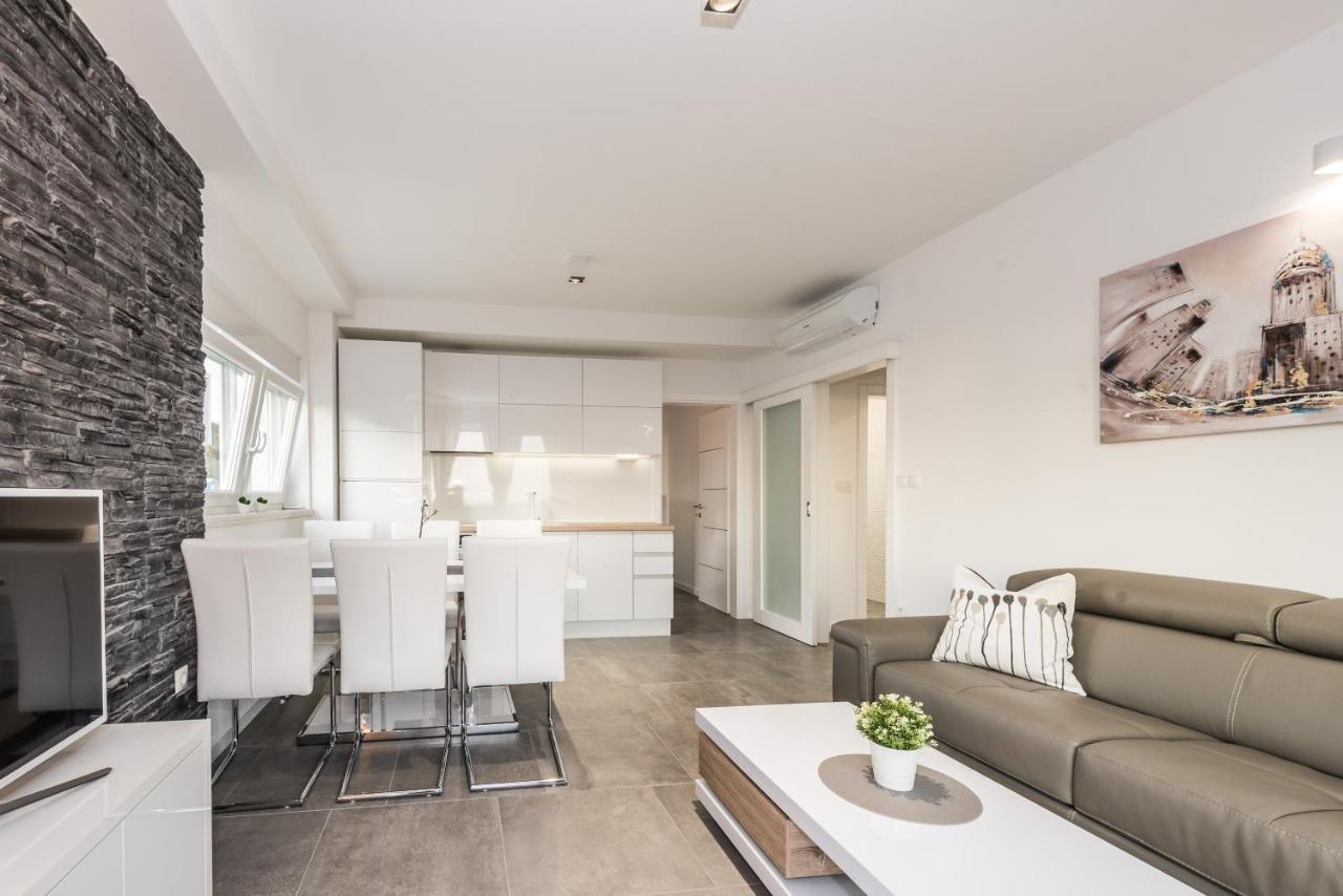 Villa Magnifica Apartments With Pool Novalja Exteriér fotografie