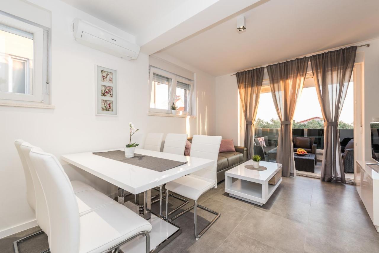 Villa Magnifica Apartments With Pool Novalja Exteriér fotografie